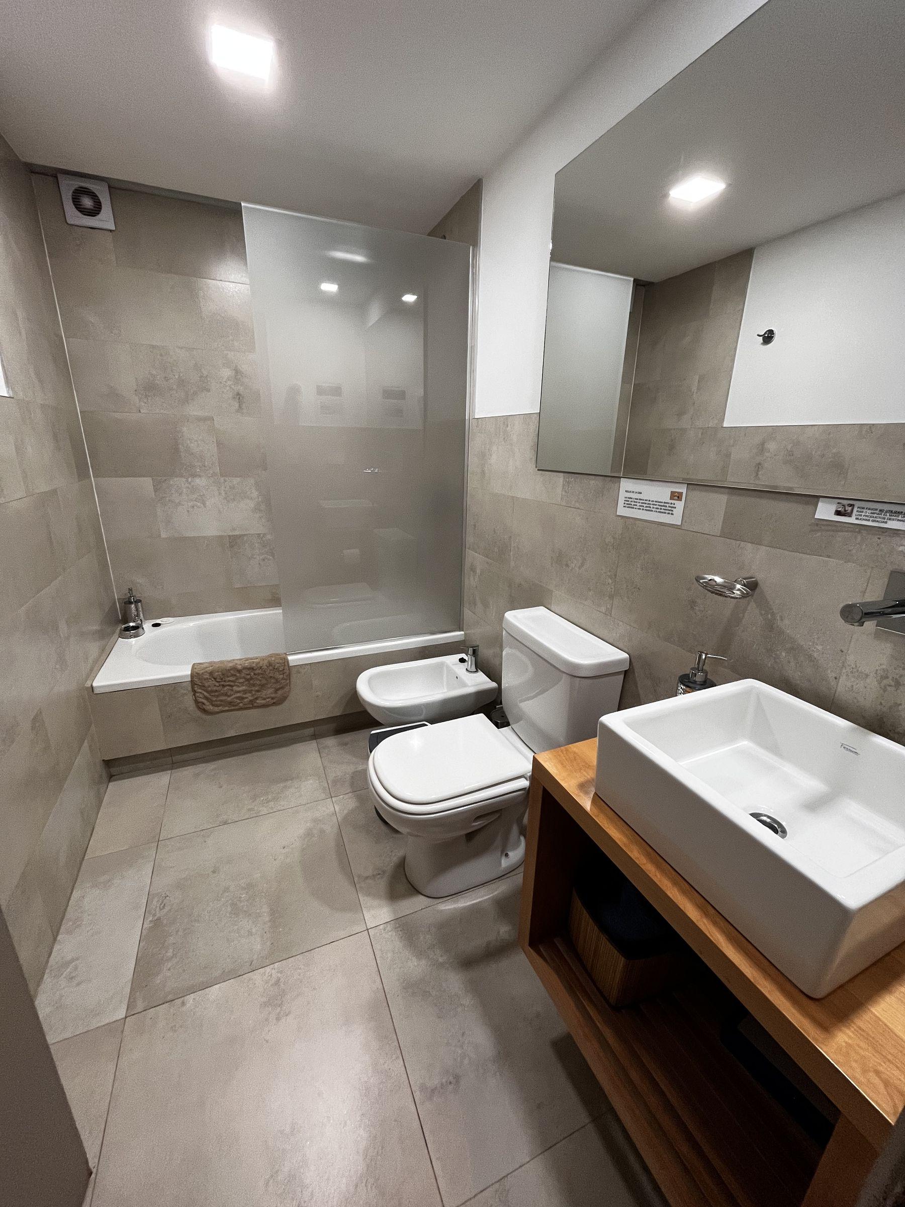 Baño con bañera del departamento Lenga